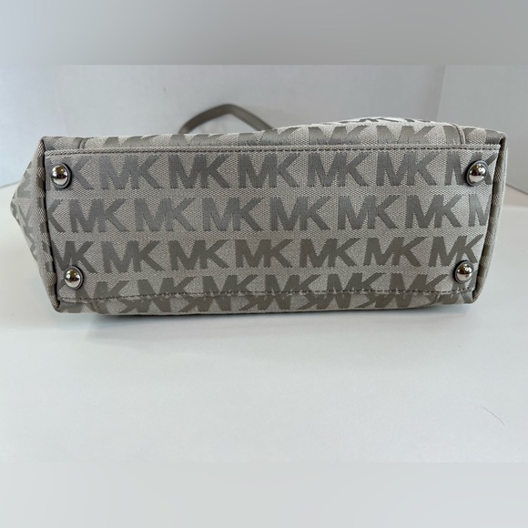 Michael Kors Silver/Grey Logo Printed Tote - Picture 3 of 7